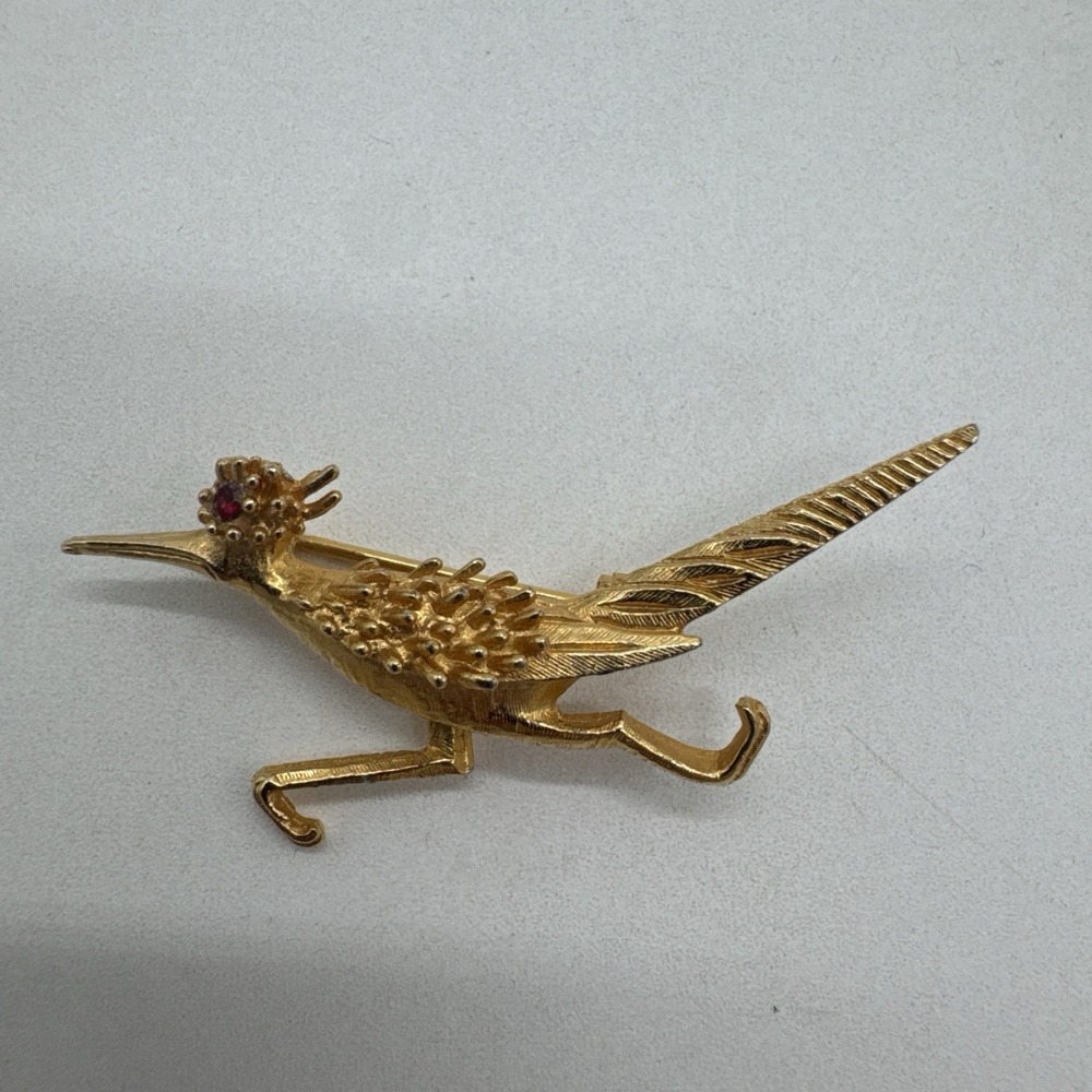 Vintage Signed HOBE southwest Roadrunner Bird Ruby Red Eye Gold-tone Brooch Pin